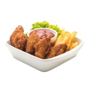 Alitas de pollo con patatas y ensalada